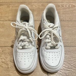 PERFECT CONDITION AIR FORCE 1s! For women size 7 or boys 5.5Y